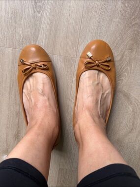 A Pair of Vionic Women's British Tan Ballet Flats with Bow Accent in size 7